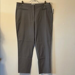 Ellen Tracy collection grey stretch pants front close and pockets size 14 new